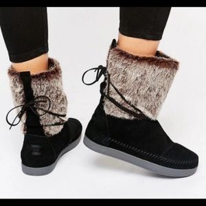 TOMS Nepal Black Leather Faux Fur Moccasin Boots